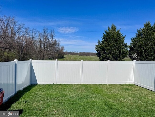 Building Photo - 576 Thumper Dr