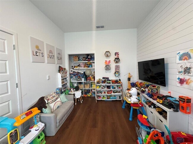 Building Photo - 14931 Lebeau Lp