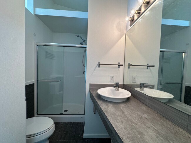 Building Photo - 3048 Anderberg Dr