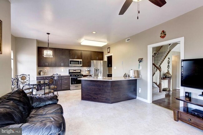 Building Photo - 13724 Valley Oak Cir