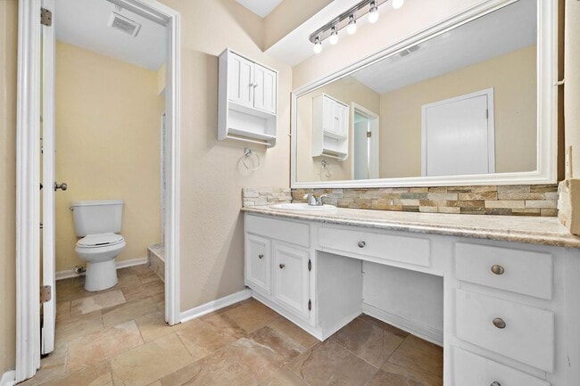 Building Photo - Lovely 3 bedroom 2 bath w/ potential 4 bed...