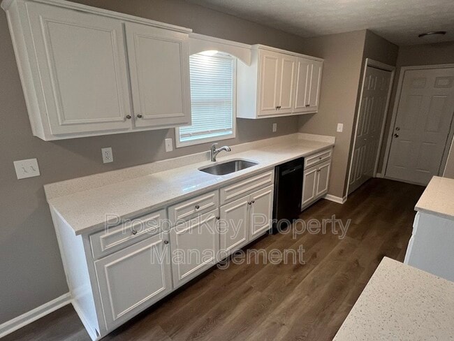 Building Photo - 707 Pine Hill Ct