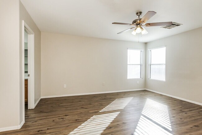 Building Photo - 3905 W Park St