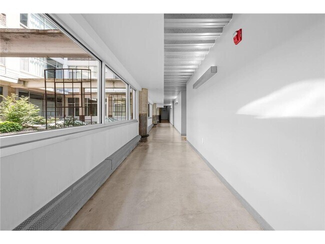 Building Photo - 700 N Washington Ave