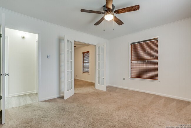 Building Photo - 811 Cottonwood Ave