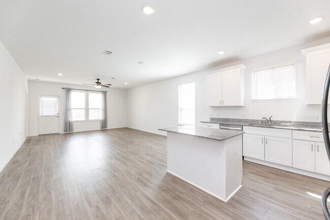 Building Photo - 21119 Sherrell Bay Dr