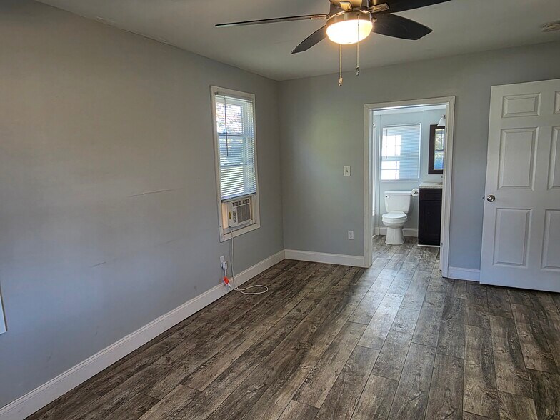 Building Photo - 2215 N Main St