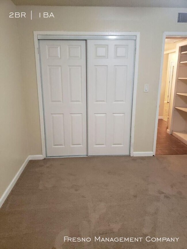 Building Photo - 2562 N Maroa Ave