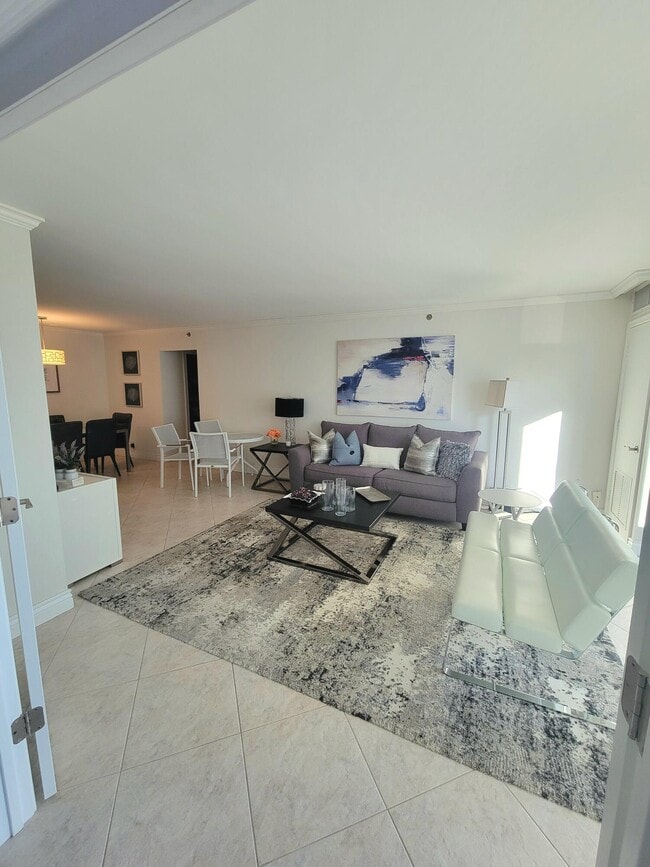 Building Photo - 3221 S Ocean Blvd