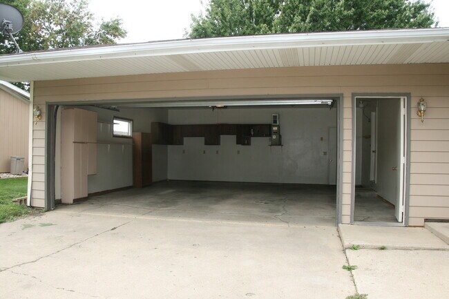 Building Photo - 3 bed house in Beresford