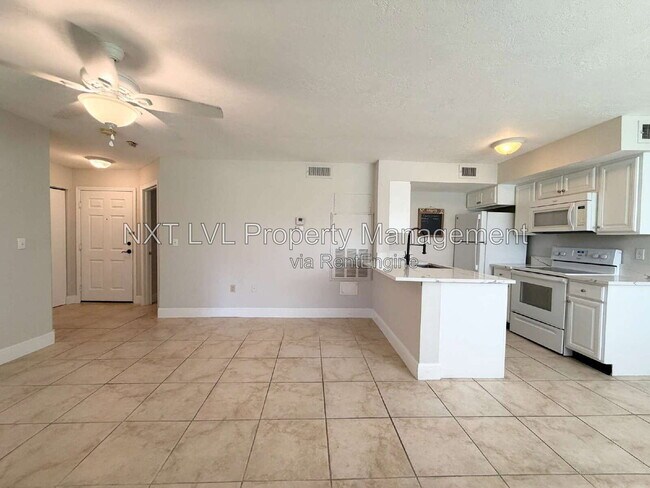 Building Photo - 12560 Equestrian Cir