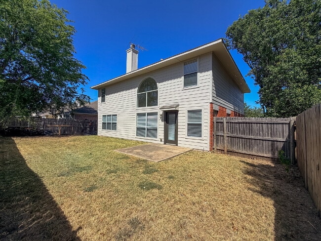 Building Photo - 4-Bedroom, 2.5-Bath, 2 Story Home in Fort Worth!