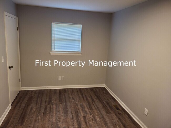 Building Photo - Remodeled - East Ridge Townhouse