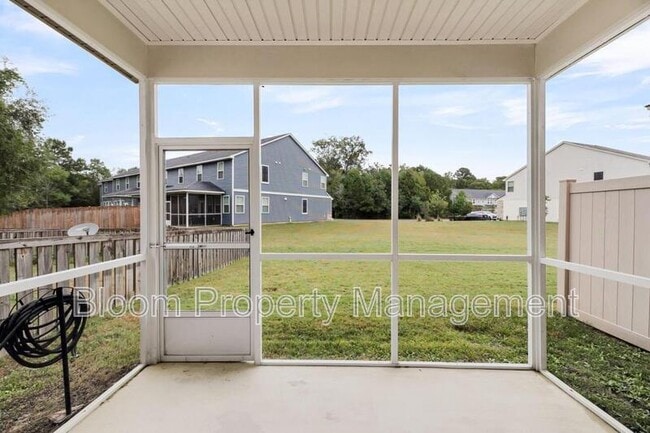 Building Photo - 7770 Park Gate Dr