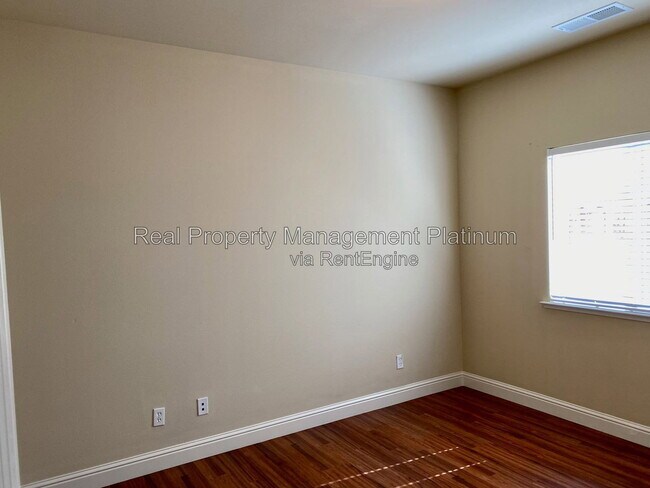 Building Photo - 8616 N Garden Ave