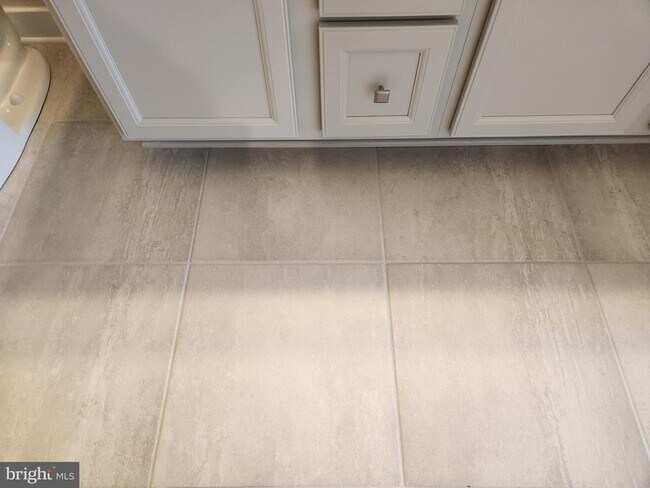 Building Photo - 377 Waterside Sq