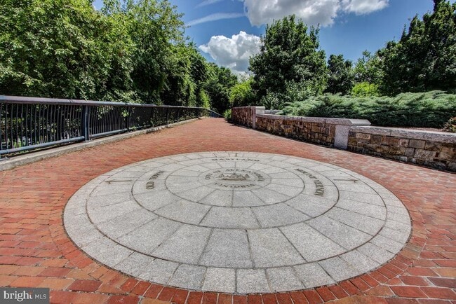 Building Photo - 1411 King St