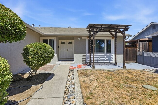 Building Photo - 663 Albion Dr