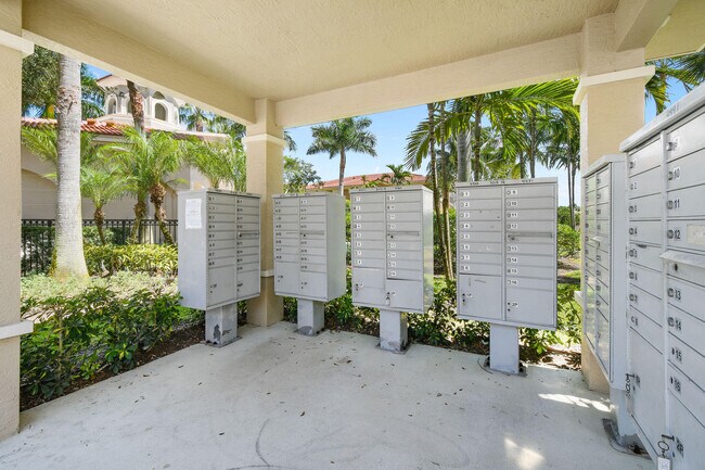 Building Photo - 4930 Bonsai Cir
