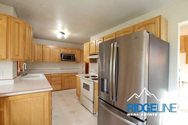 Building Photo - East-End Single Level Home for Lease!