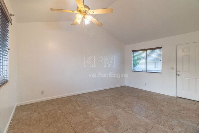 Building Photo - 445 Almond Dr