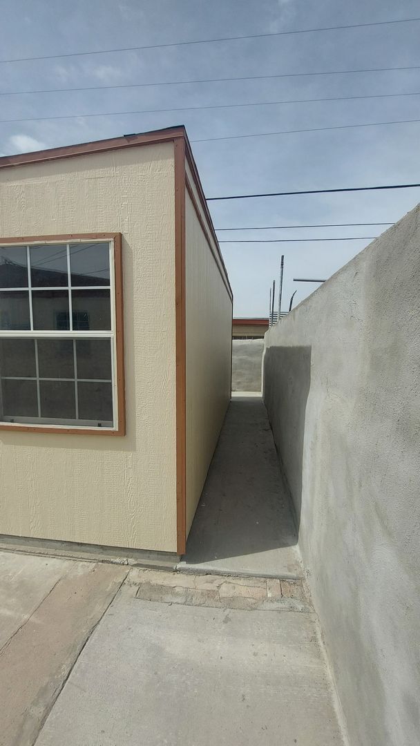 Building Photo - 4 bedroom 2 bathroom home ready now!!!!