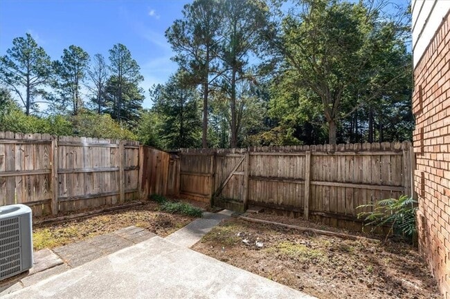 Building Photo - 2613 Stratford Ln