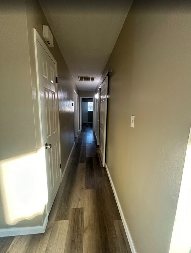 Building Photo - 3 Bed, 2 bath in SW