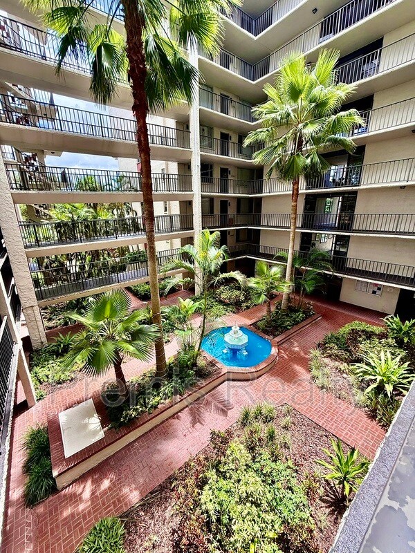 Building Photo - 2699 Seville Blvd