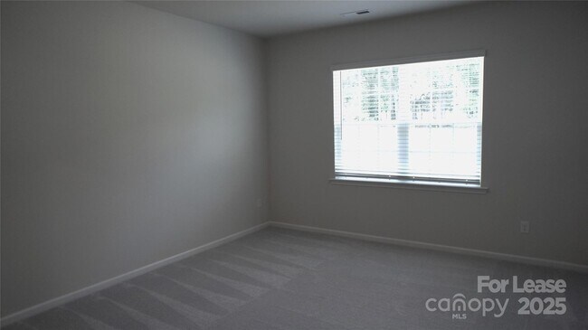 Building Photo - 106 White Apple Wy