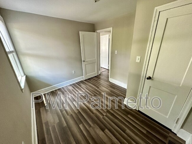 Building Photo - 2201 Vine St