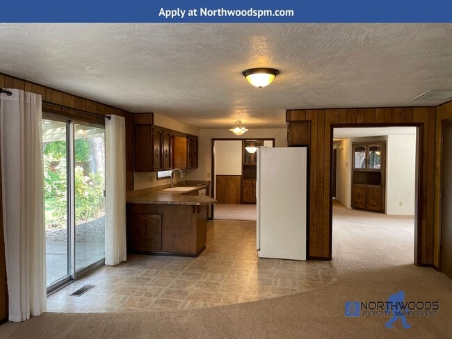 Building Photo - Very Nice 3 Bedroom 2 Bath Home-Located on a Corner Lot