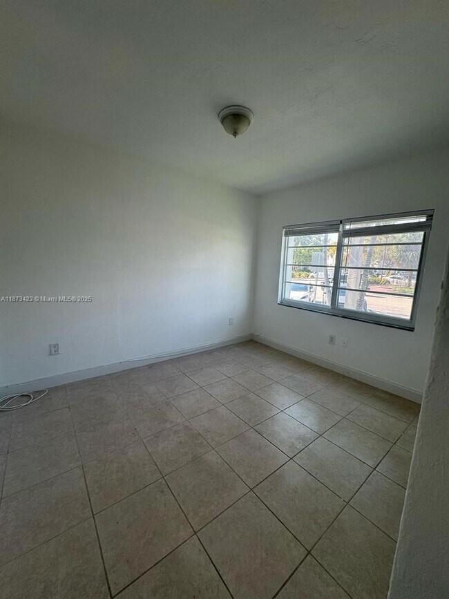 Building Photo - 7207 Bay Dr