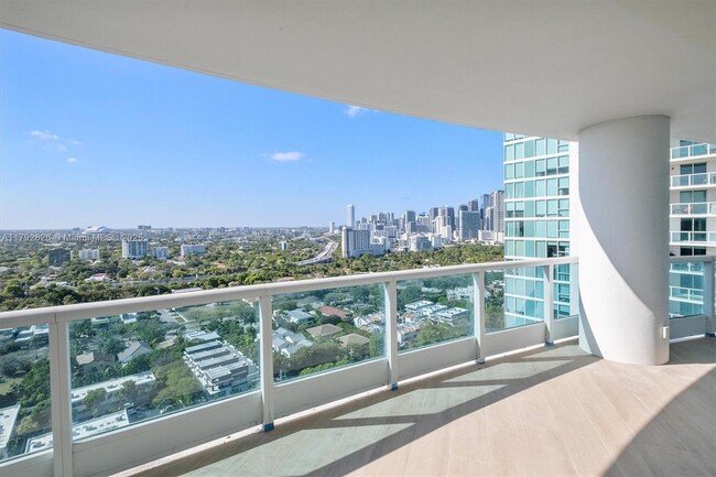 Building Photo - 2127 Brickell Ave