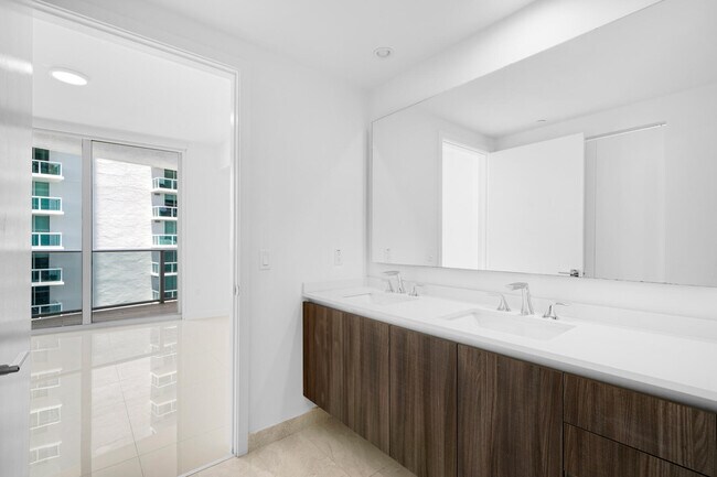 Building Photo - 488 NE 18th St