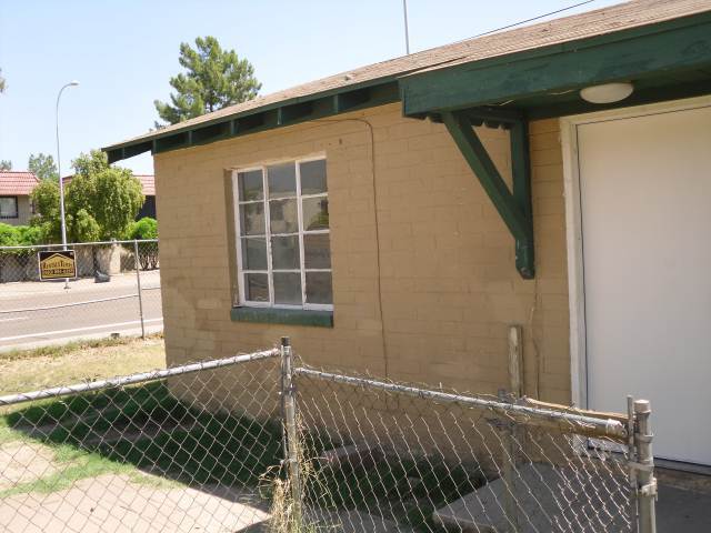 Building Photo - 729 W University Dr
