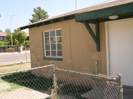 Building Photo - 729 W University Dr