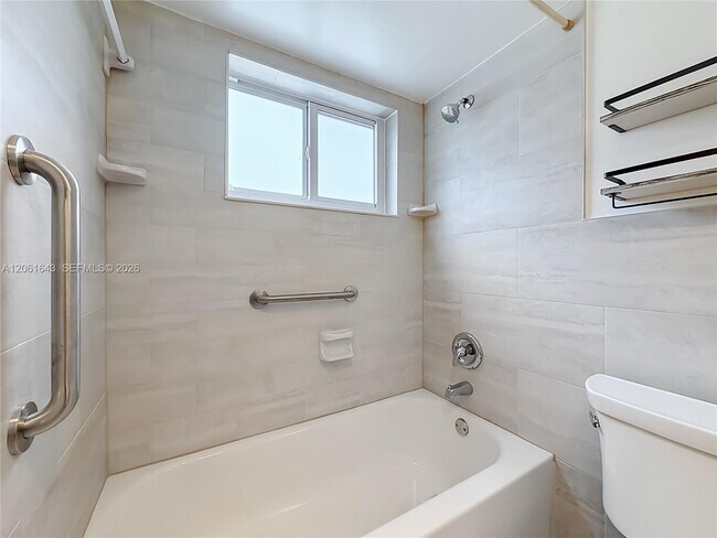 Building Photo - 6211 SW 37th St