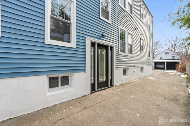 Building Photo - 212 Montgomery St
