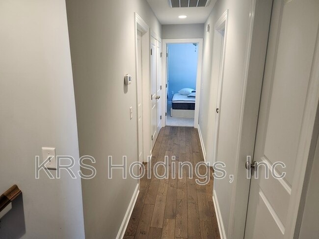 Building Photo - 4517 Wiltshire St