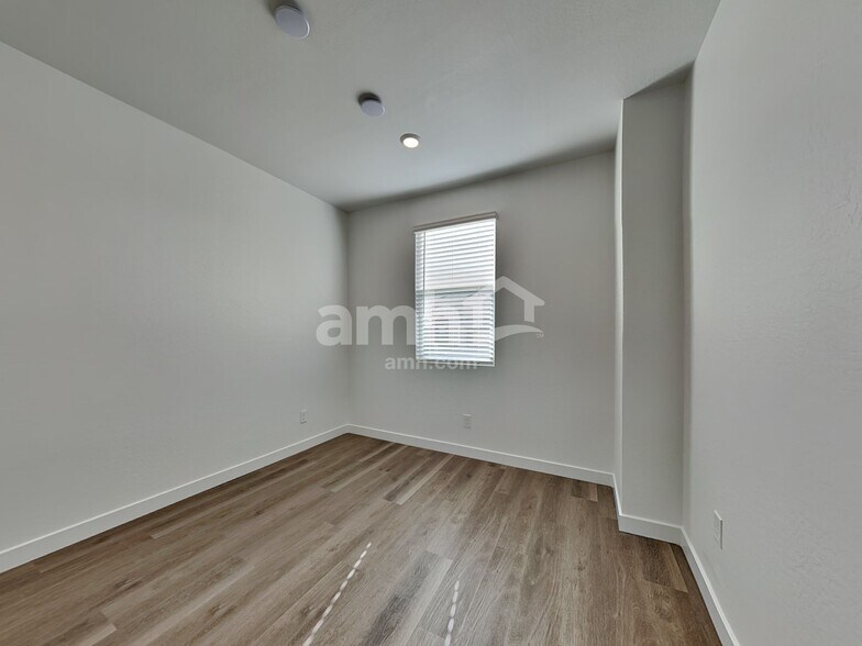 Building Photo - 20177 W Thomas Rd