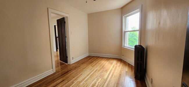 Building Photo - 4856 W Dakin St