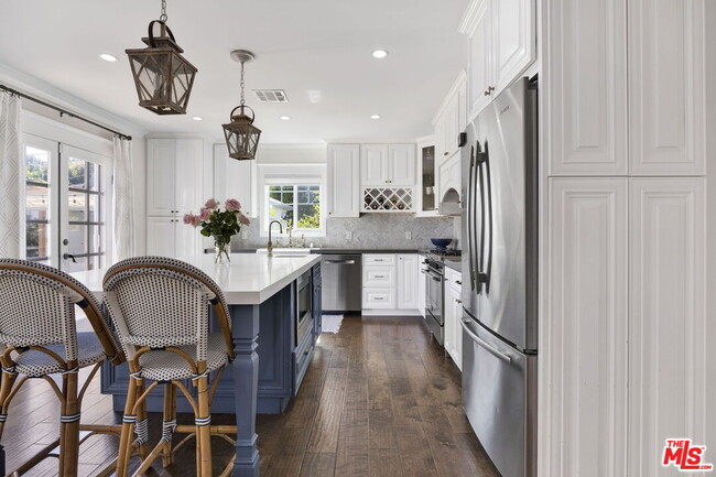 Building Photo - 4621 Allott Ave