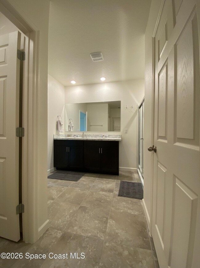 Building Photo - 980 Degroodt Rd SW