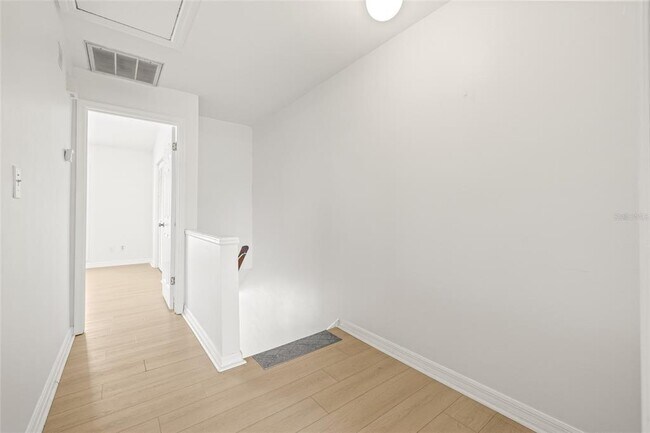 Building Photo - 609 S Glen Ave