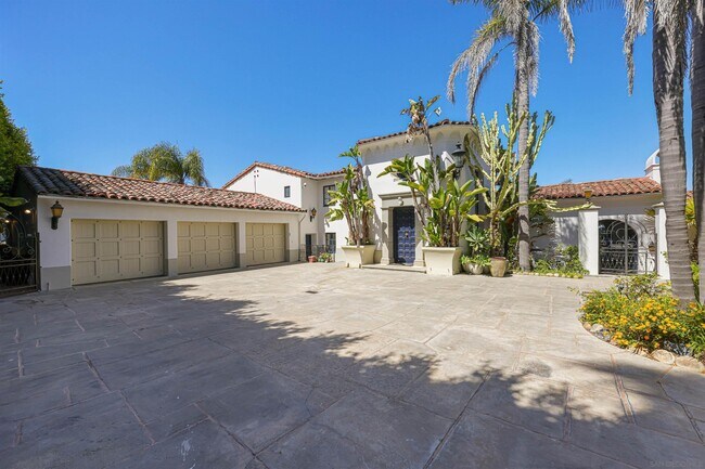 Building Photo - 6690 La Jolla Scenic S Dr