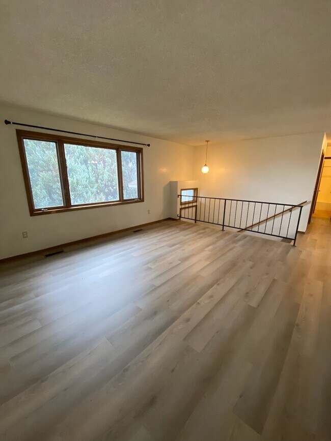 Building Photo - 339 Aristocrat Dr