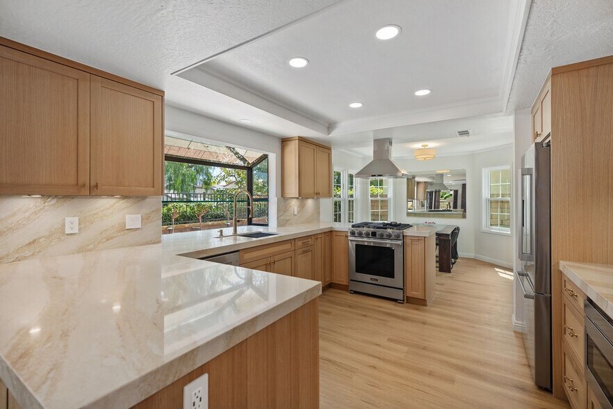 Building Photo - 28142 Ambar