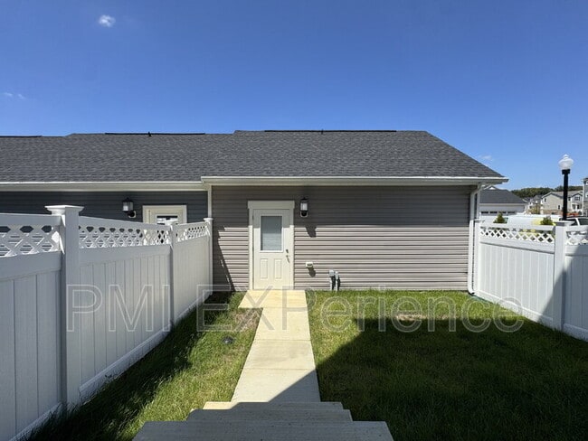 Building Photo - 10705 Millport St