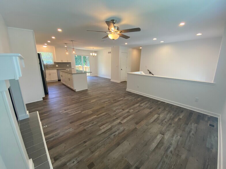 Building Photo - 630 Hillside Ave